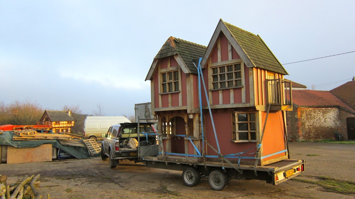 Little Lodge Wendy House Move In Yard
